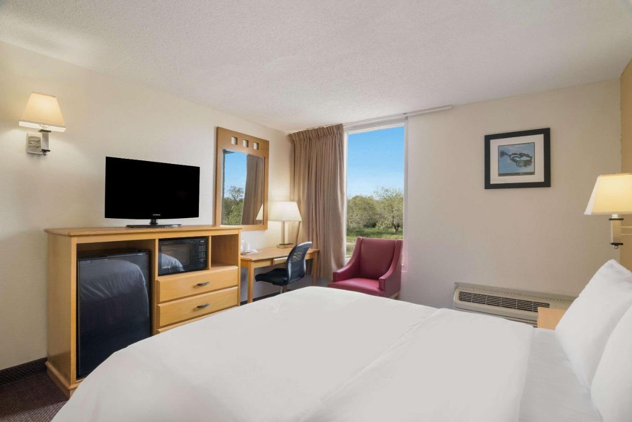 Quality Inn Alice Bagian luar foto