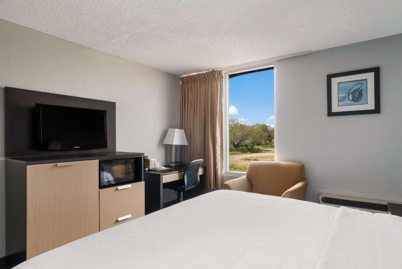 Quality Inn Alice Bagian luar foto